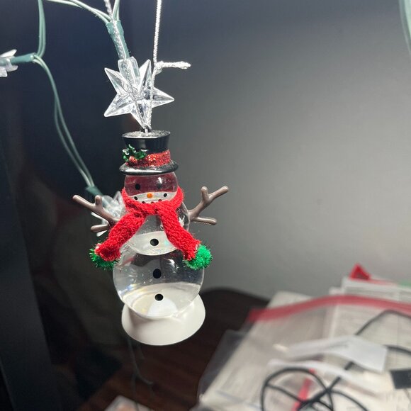 Swirling Snowman Scentsy Limited Edition Warmer 2023 Sparking Globe - Picture 3 of 3